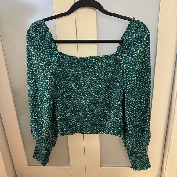 Floral green smocked puff sleeved blouse NWT - Picture 8 of 9